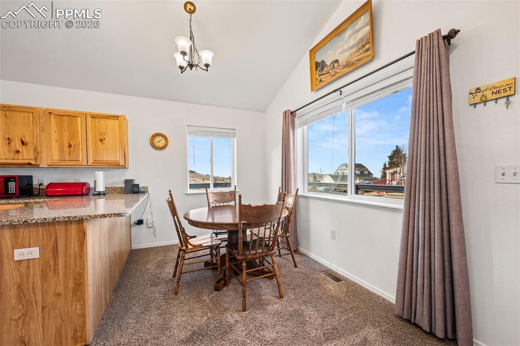 Image 8 of 32: Dining Area