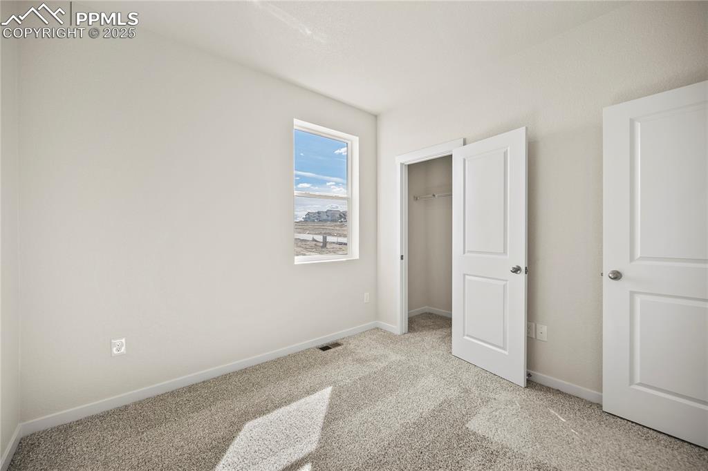 Image 16 of 32: Bedroom