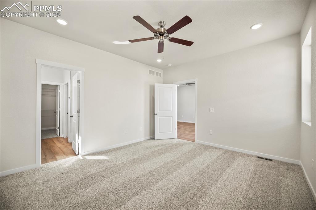 Image 21 of 32: Bedroom