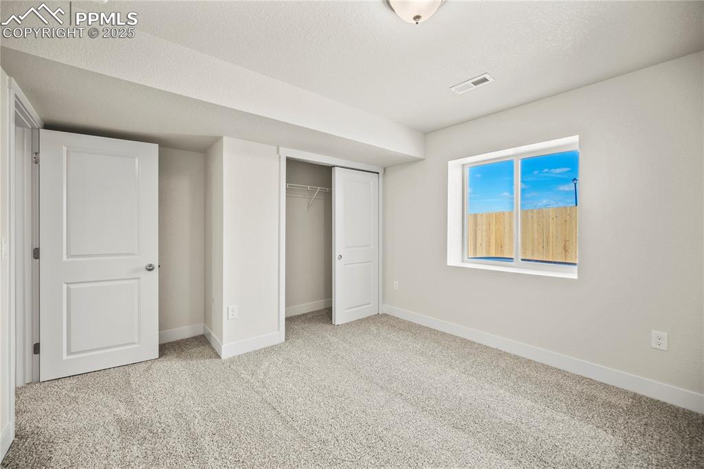 Image 29 of 32: Bedroom