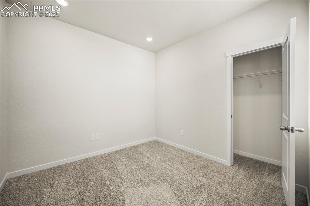 Image 7 of 32: Bedroom