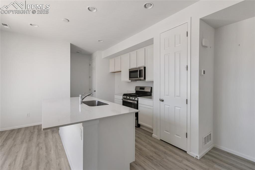 Image 12 of 37: Kitchen