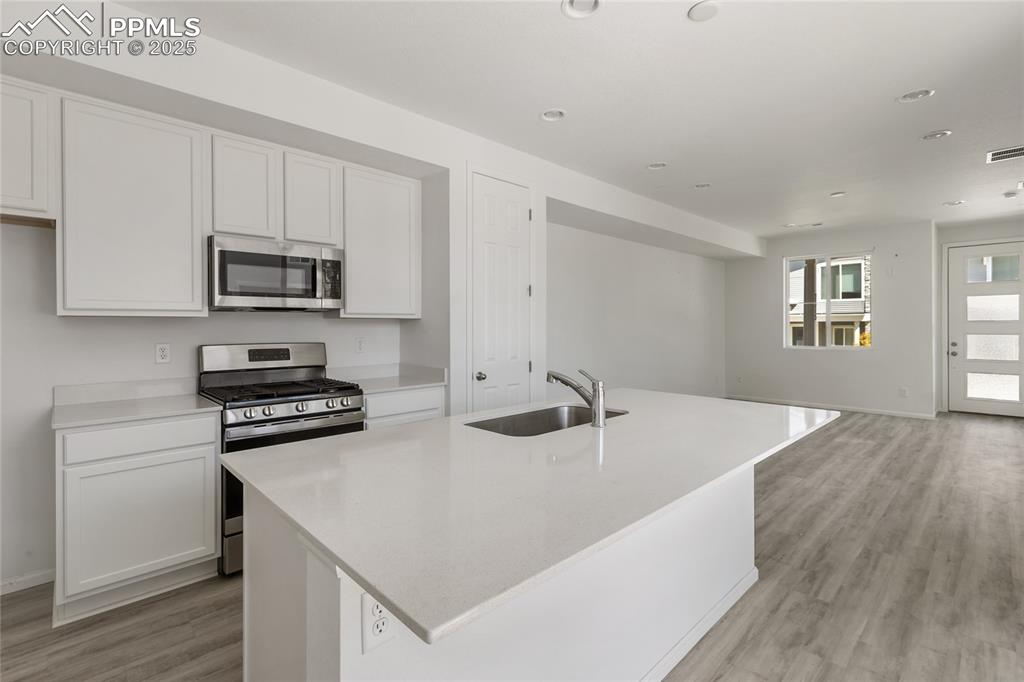 Image 14 of 37: Kitchen