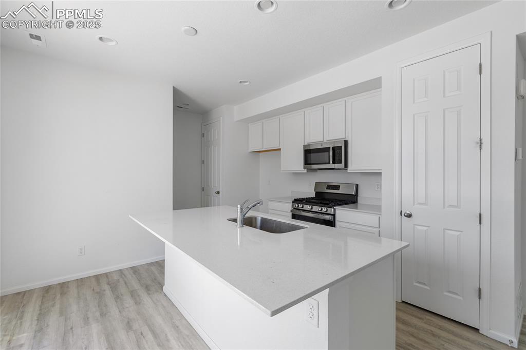 Image 8 of 37: Kitchen