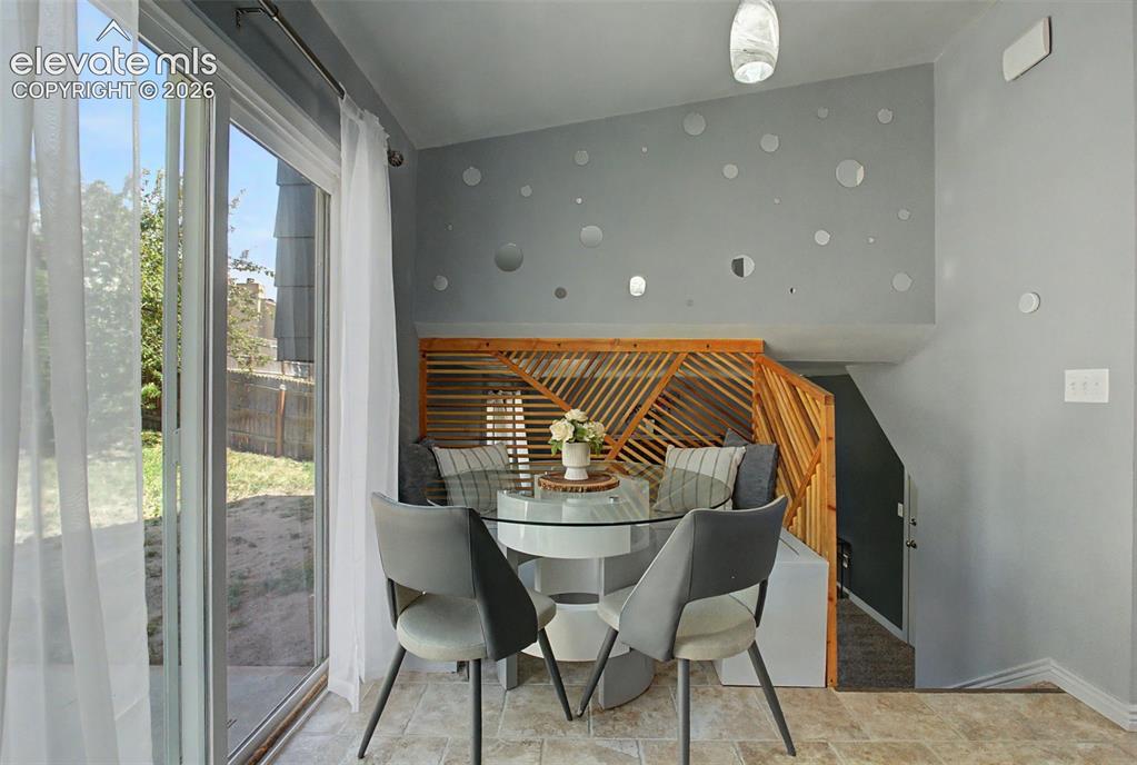 Image 10 of 27: Dining Area