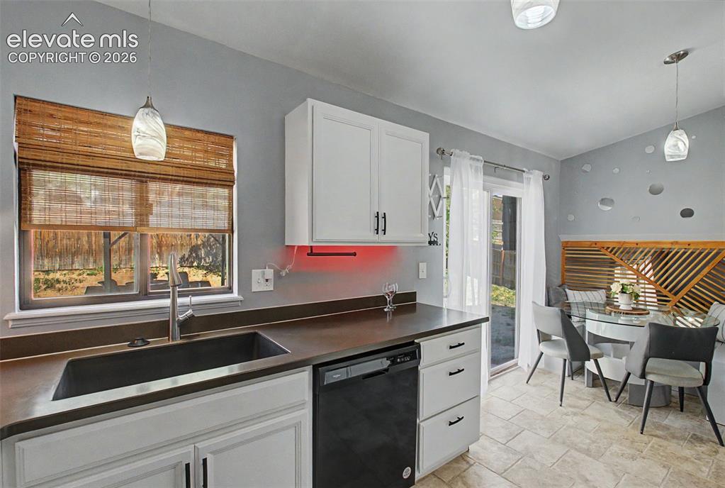 Image 13 of 27: Kitchen