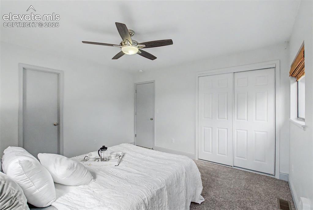 Image 17 of 27: Bedroom