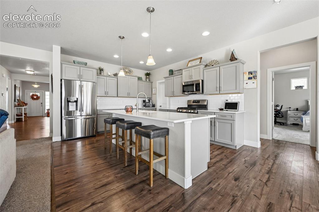 Image 14 of 41: Kitchen