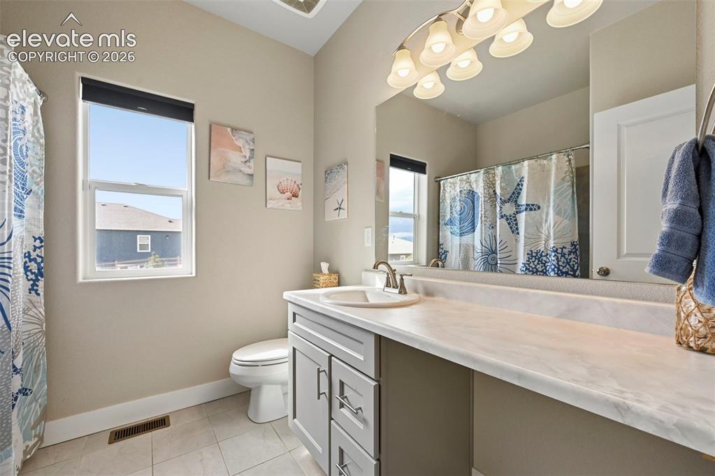 Image 22 of 41: Bathroom