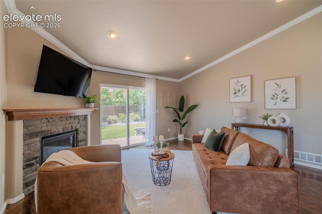 Image 15 of 50: Living Room