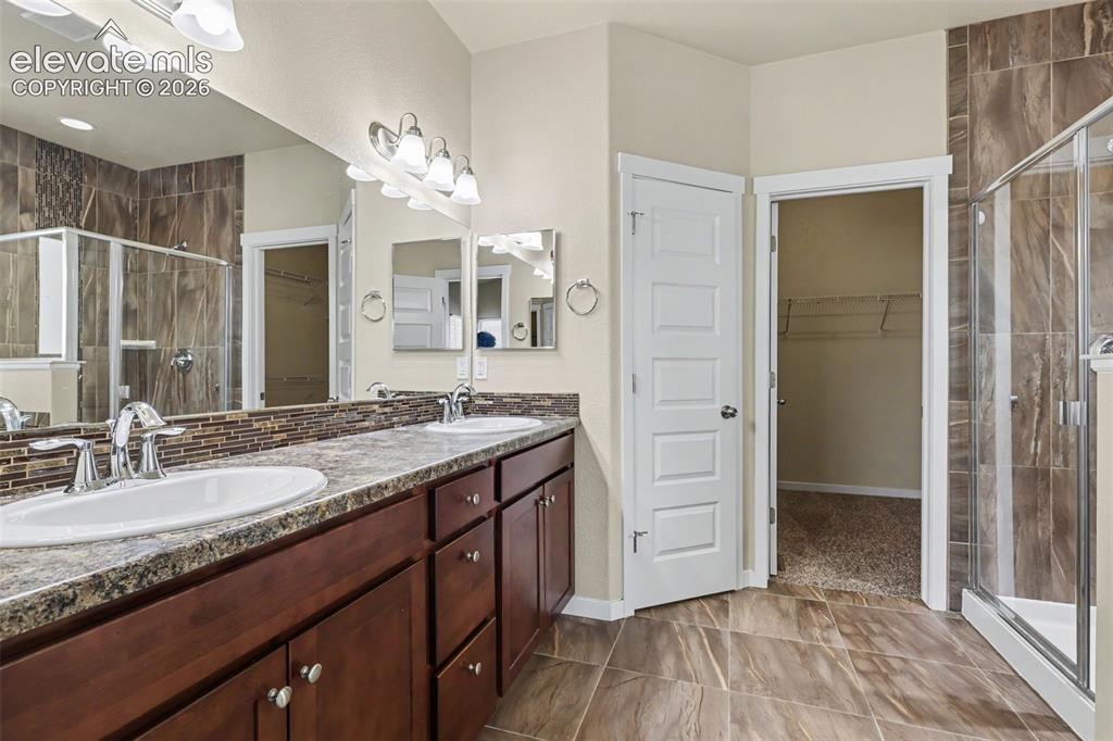 Image 10 of 49: Bathroom
