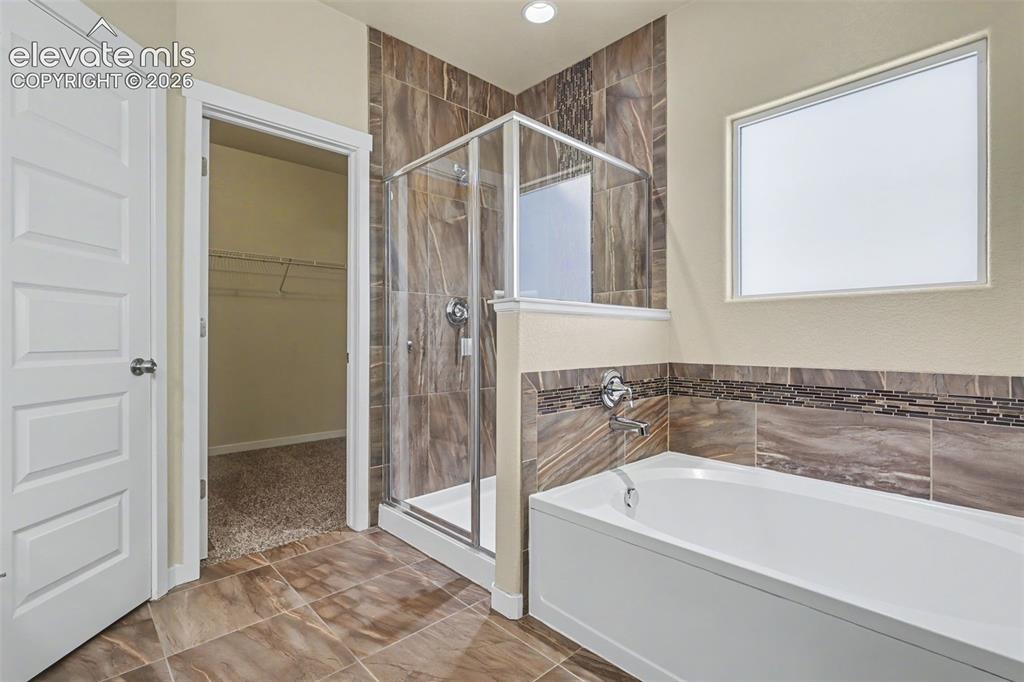 Image 11 of 49: Bathroom
