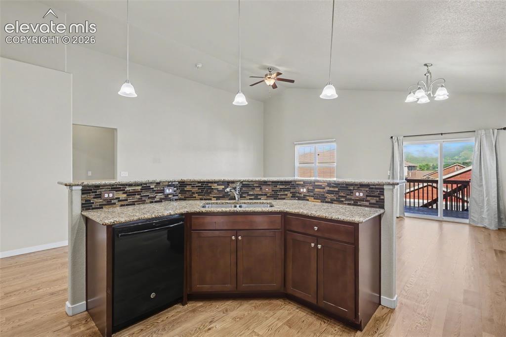 Image 44 of 49: Kitchen