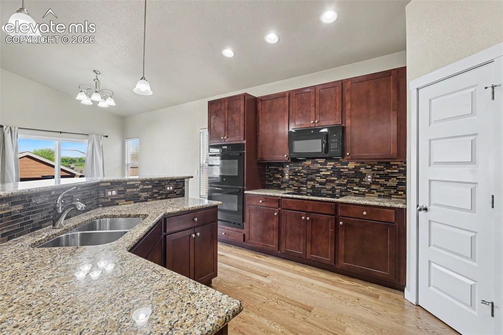 Image 7 of 49: Kitchen