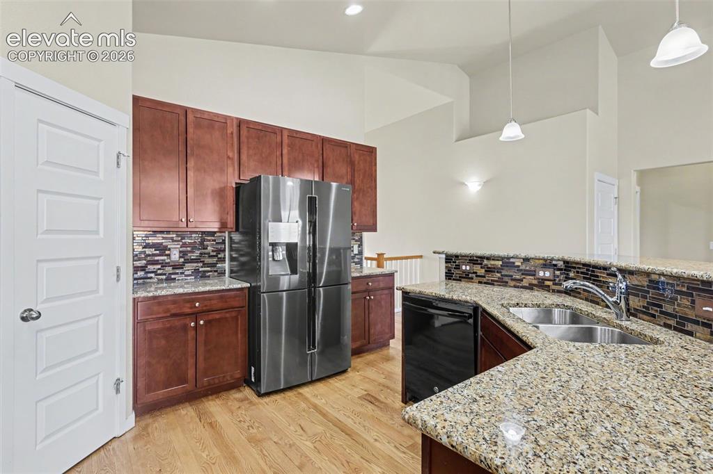 Image 8 of 49: Kitchen