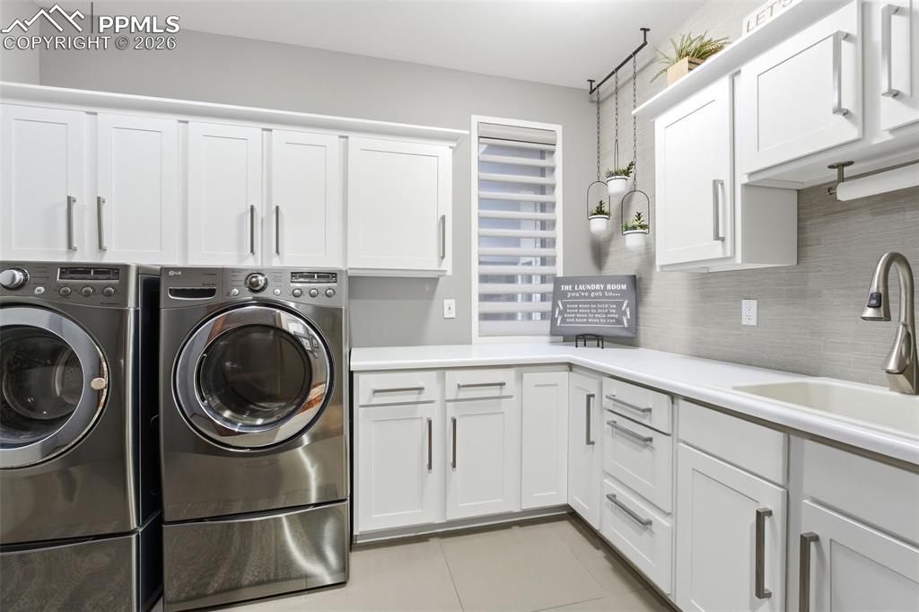 Image 17 of 50: Laundry