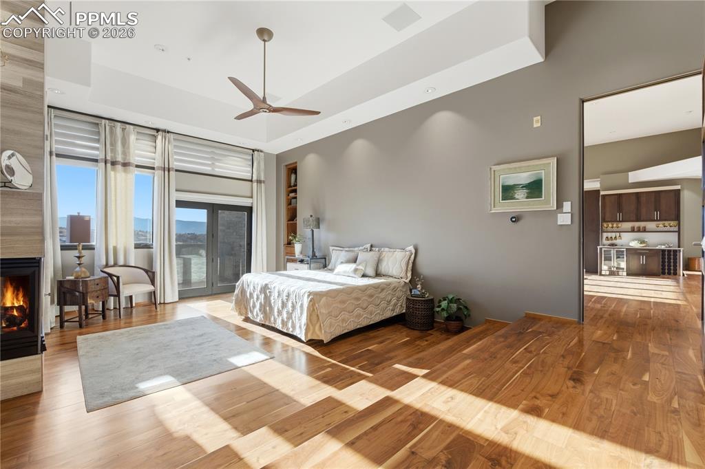 Image 18 of 50: Bedroom