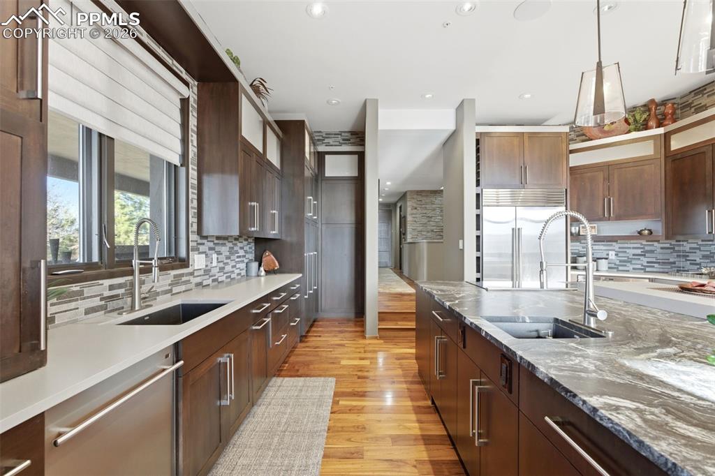 Image 2 of 50: Kitchen