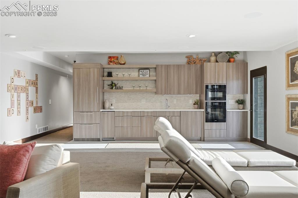 Image 32 of 50: Living Room