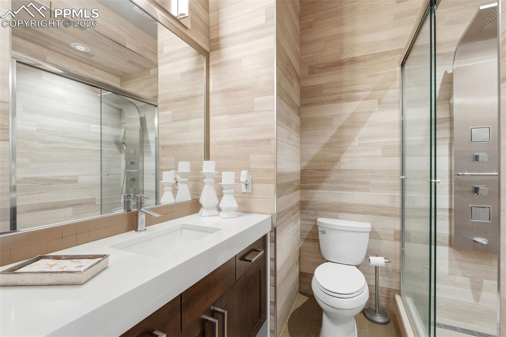 Image 34 of 50: Bathroom