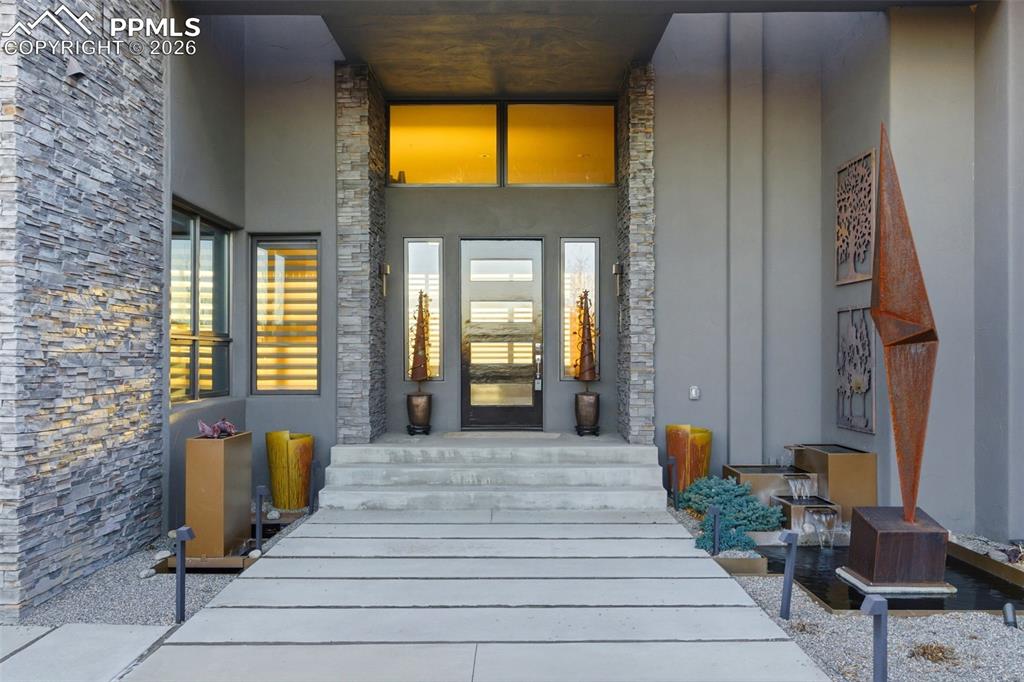 Image 4 of 50: Entry