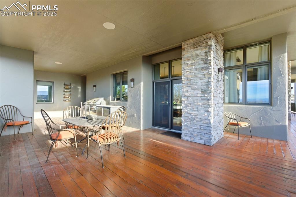 Image 40 of 50: Dining Area