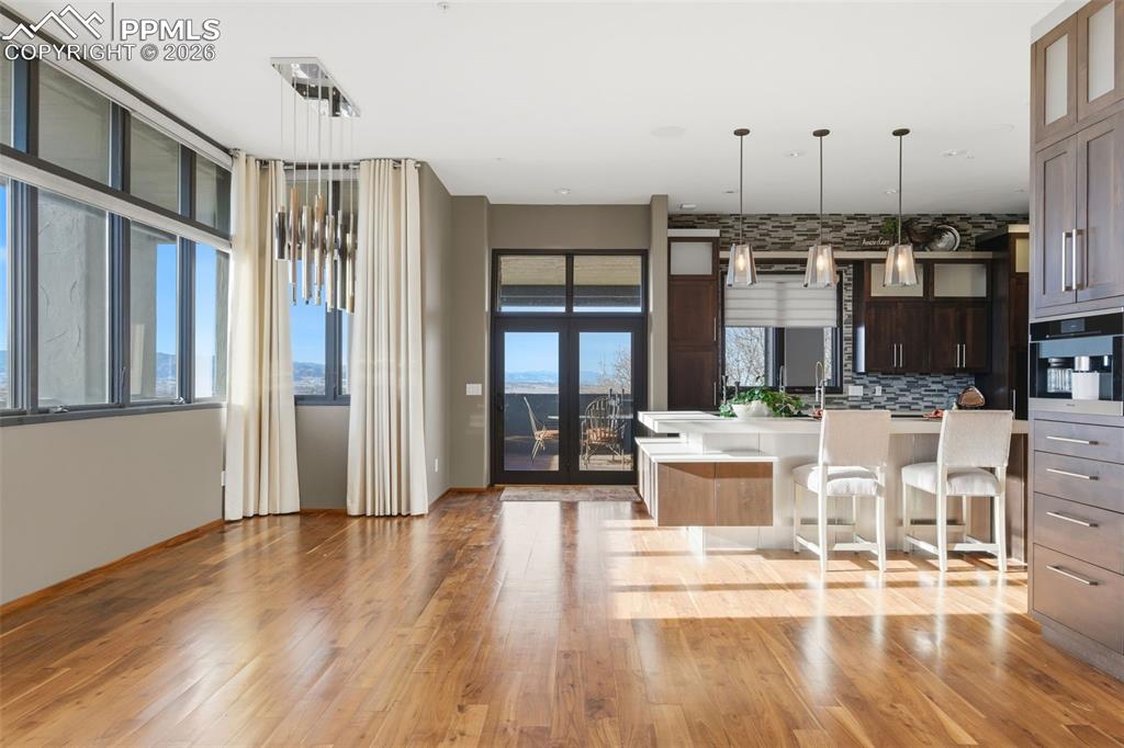 Image 8 of 50: Kitchen