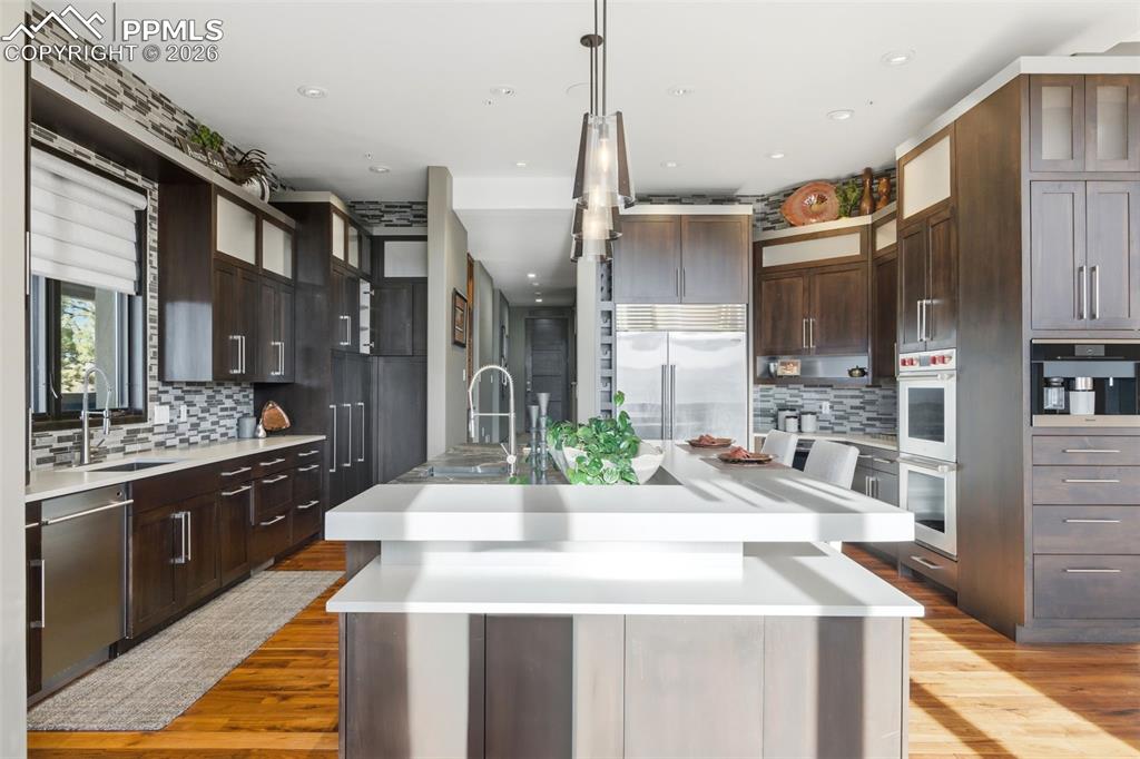 Image 9 of 50: Kitchen