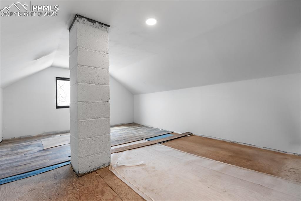 Image 13 of 50: Bonus Room