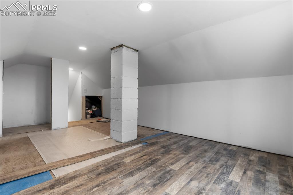 Image 14 of 50: Bonus Room