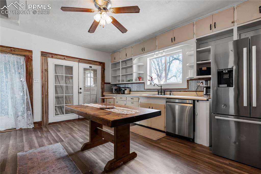 Image 16 of 50: Kitchen