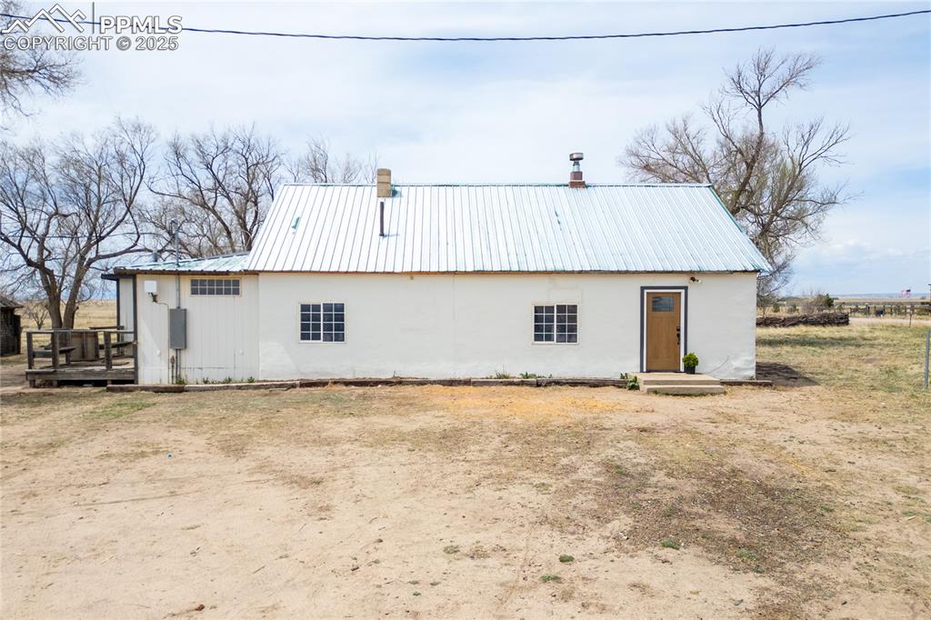 Image 6 of 50: Back of Structure