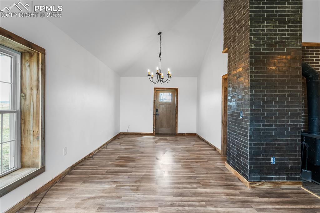 Image 9 of 50: Entry