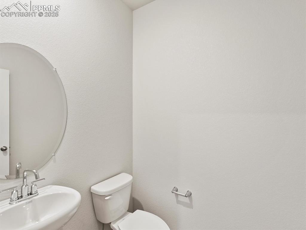 Image 13 of 25: Bathroom