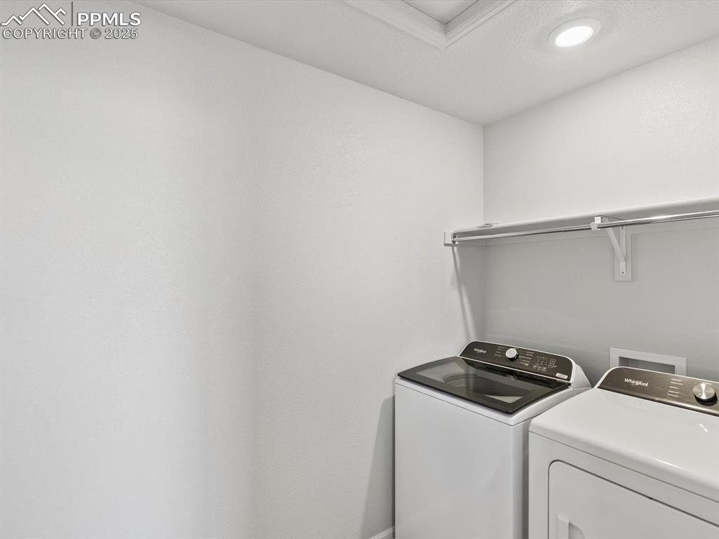 Image 14 of 25: Laundry