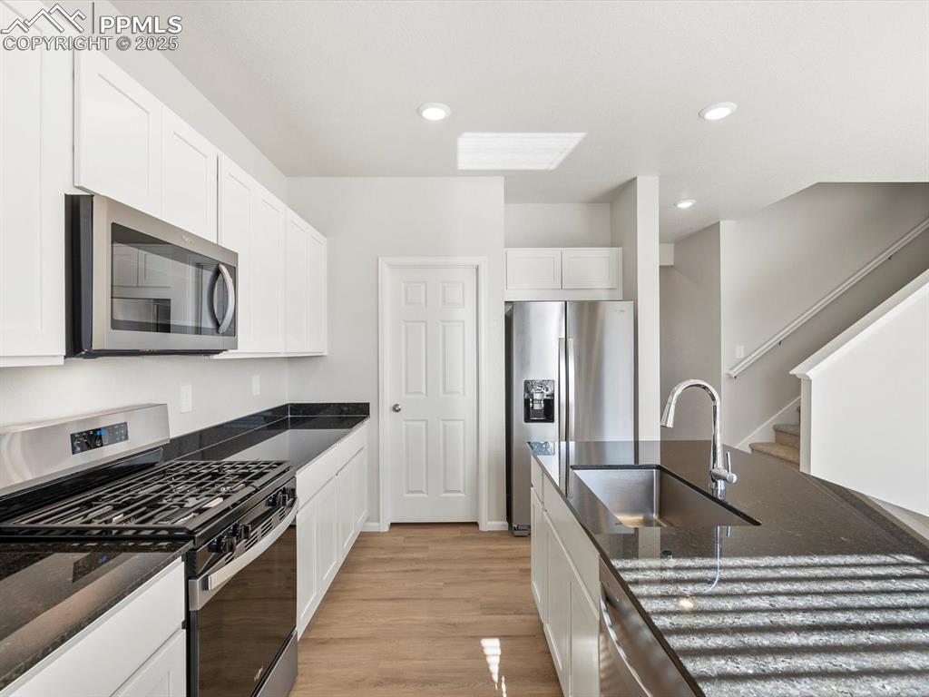 Image 2 of 25: Kitchen