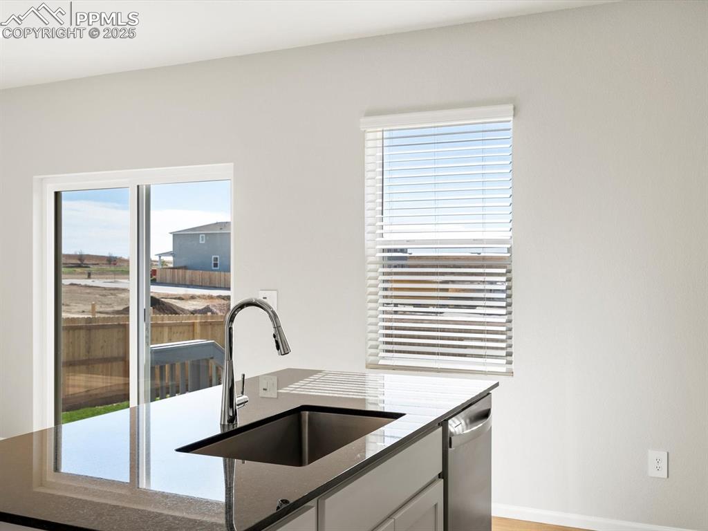 Image 6 of 25: Kitchen