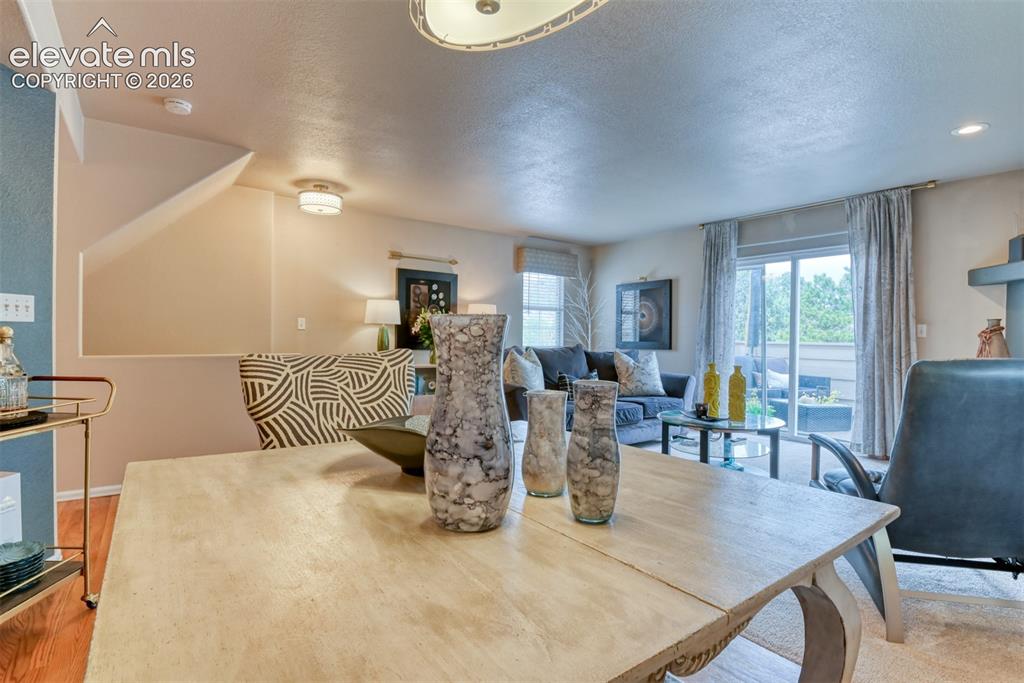 Image 14 of 50: Dining Area