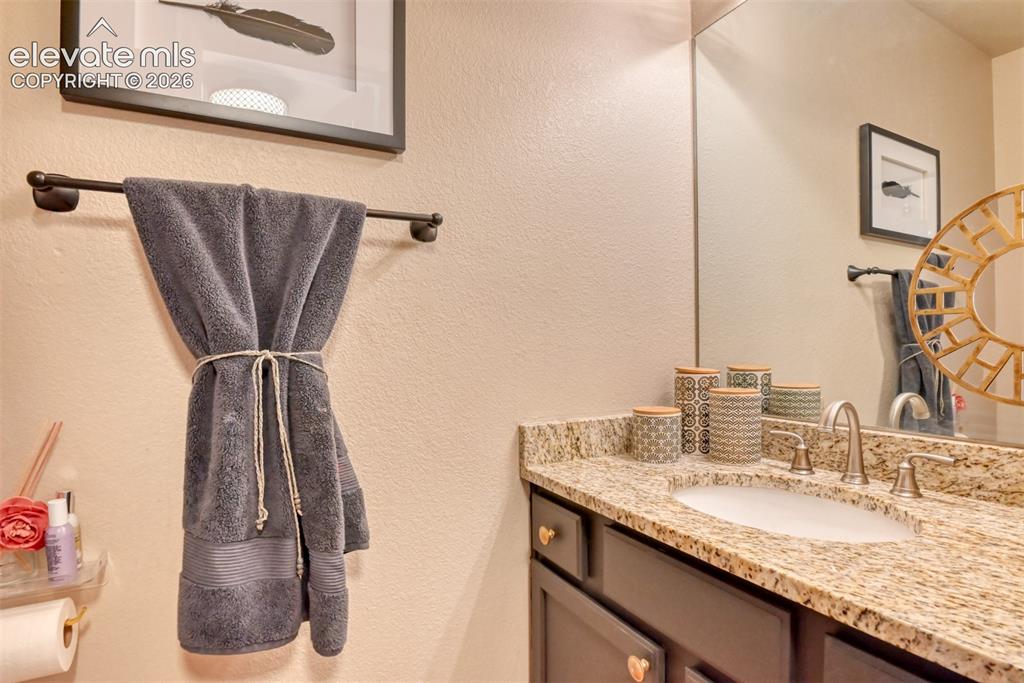 Image 16 of 50: Bathroom