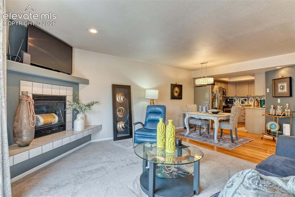 Image 19 of 50: Living Room