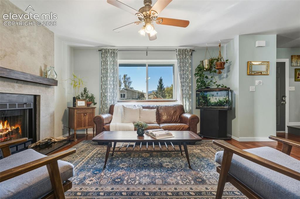 Image 11 of 41: Living Room