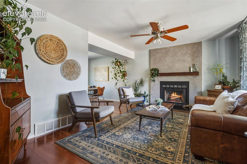 Image 4 of 41: Living Room