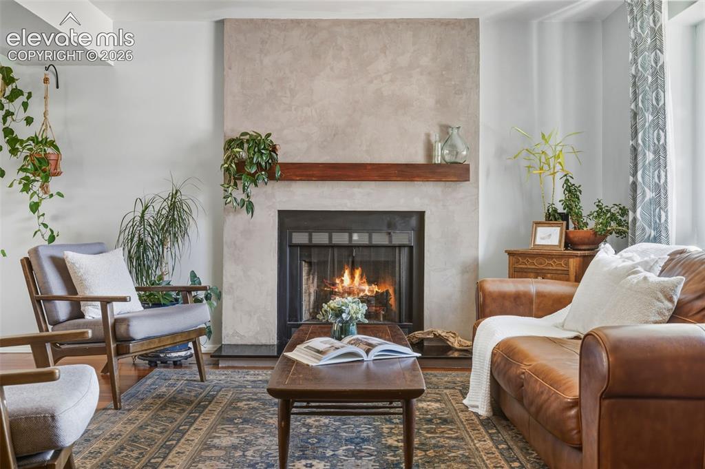 Image 7 of 41: Sitting Room