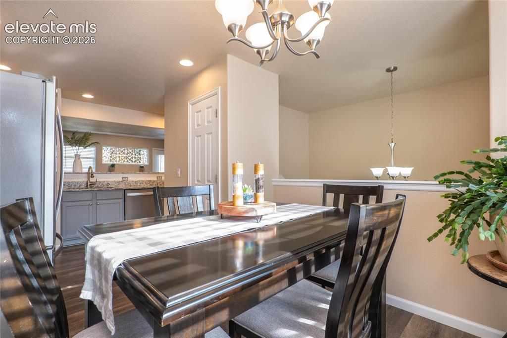 Image 6 of 18: Open dining area.