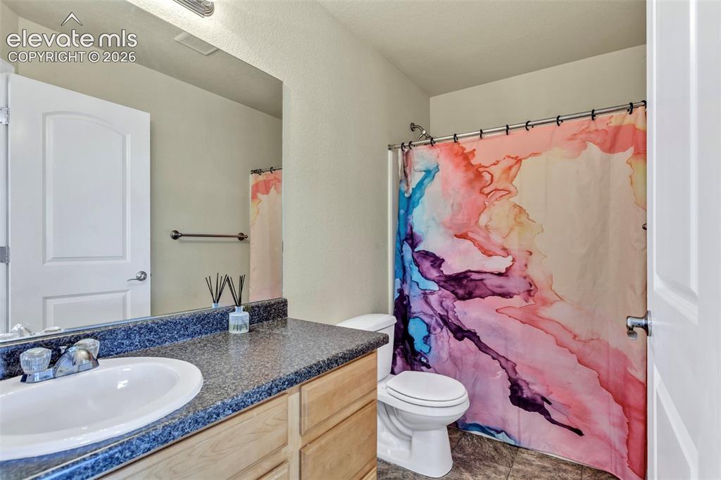 Image 16 of 25: Hall Bath - Upper Level