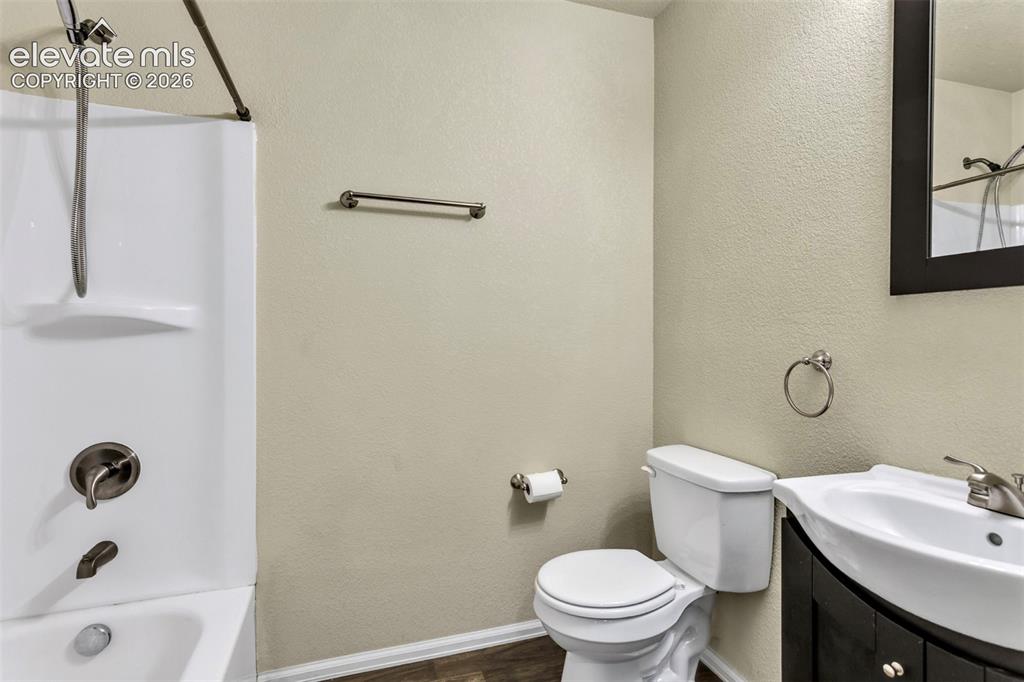 Image 23 of 25: Bathroom 4 - Basement
