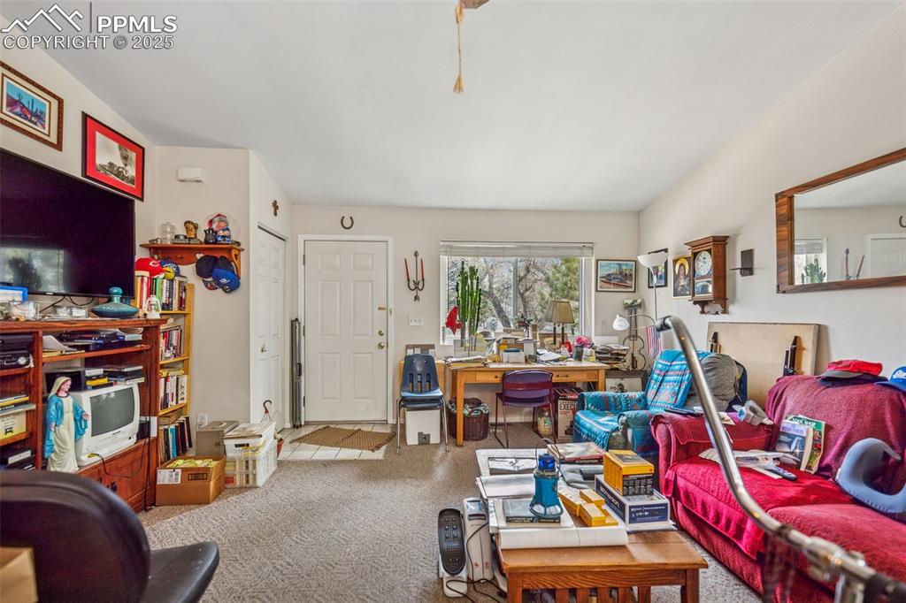 Image 4 of 21: Living Room