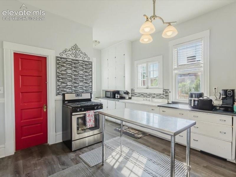 Image 15 of 44: Kitchen
