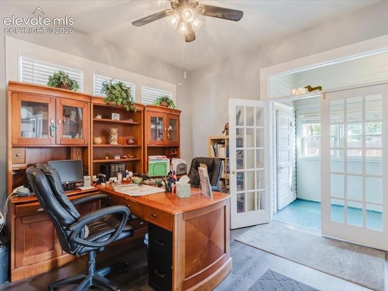 Image 17 of 44: Office