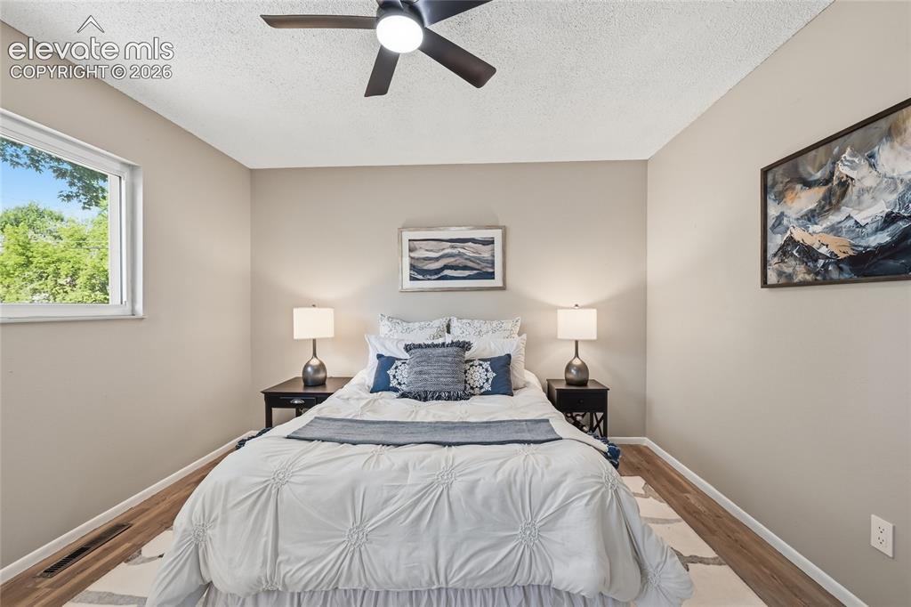 Image 16 of 26: Bedroom